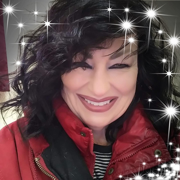 Meet your Posher, Janet - Picture 1 of 1